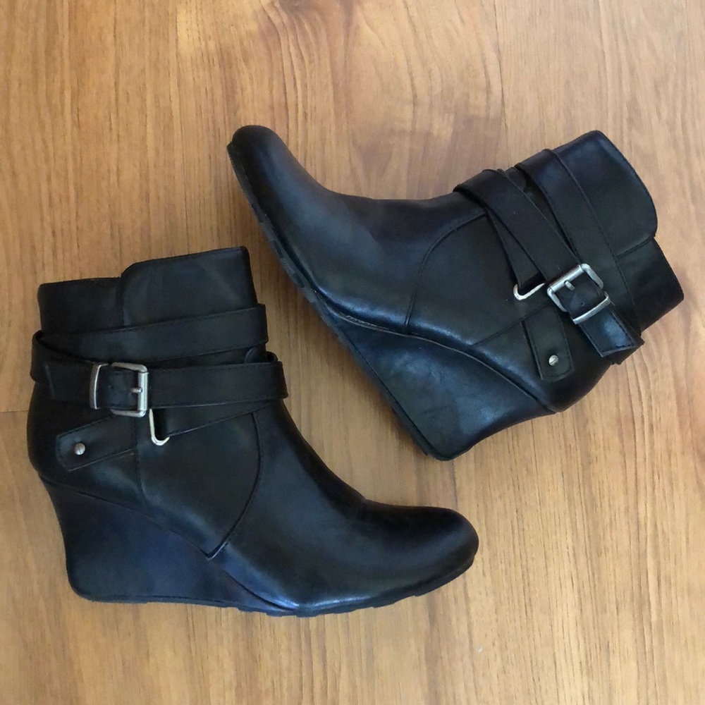 Kenneth Cole Reaction, wedge booties, size 8M